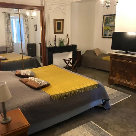 Bed & Breakfast La Maison Du Barry - Piscine - Billard - 10 Personnes Collias