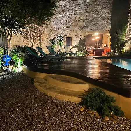 Bed & Breakfast La Maison Du Barry - Piscine - Billard - 10 Personnes Collias